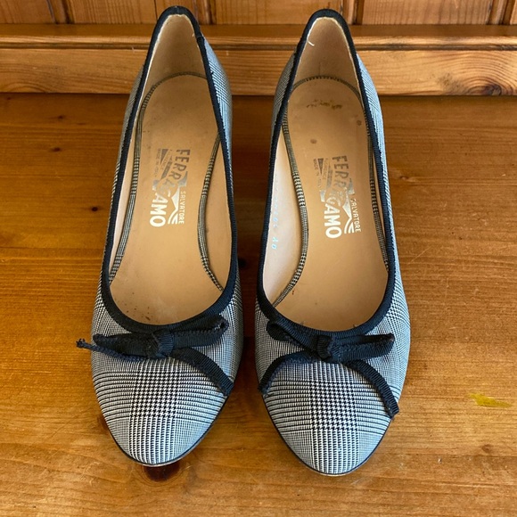 Ferragamo black & white plaid with plexiglass heel & bow detail - Picture 1 of 11